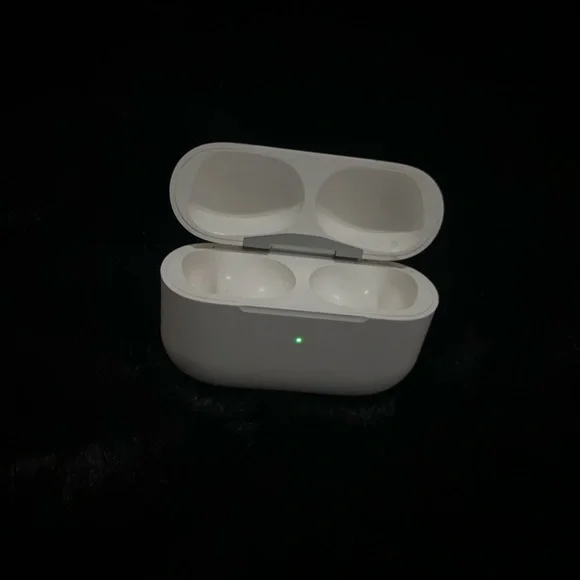 Airpod case 3rd gen NO airpods just case alone.